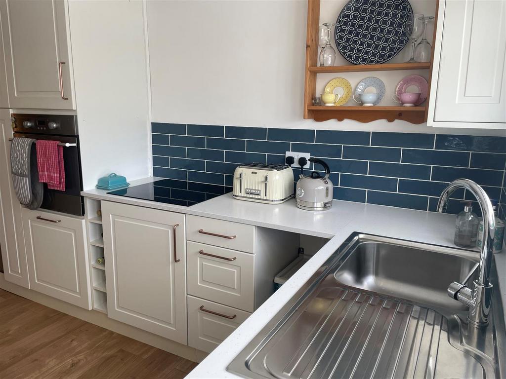 Kitchen: