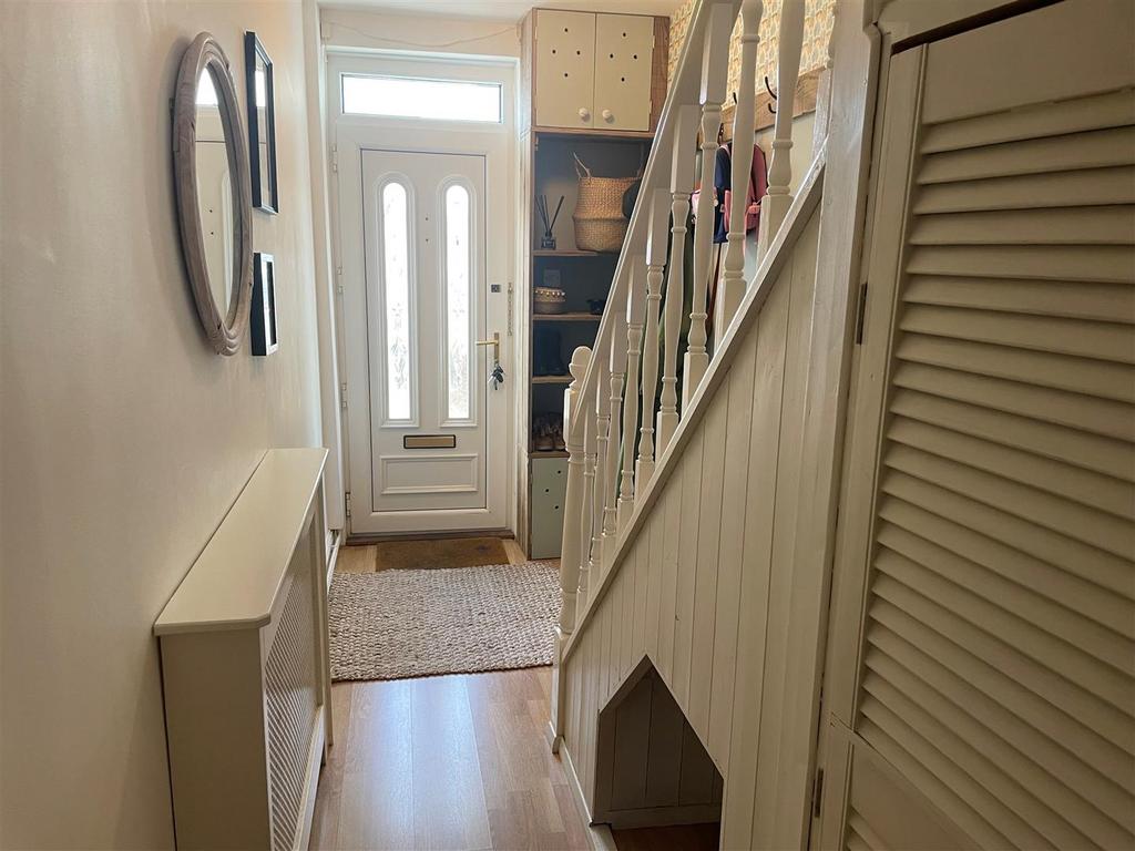 Entrance Hallway: