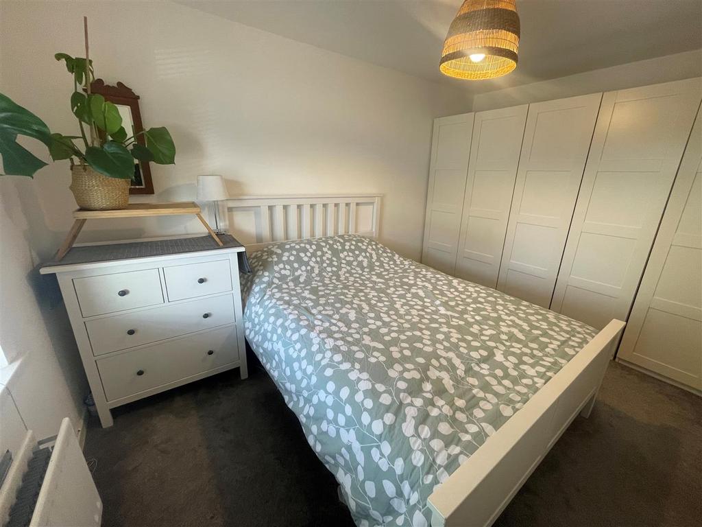 Bedroom 1: