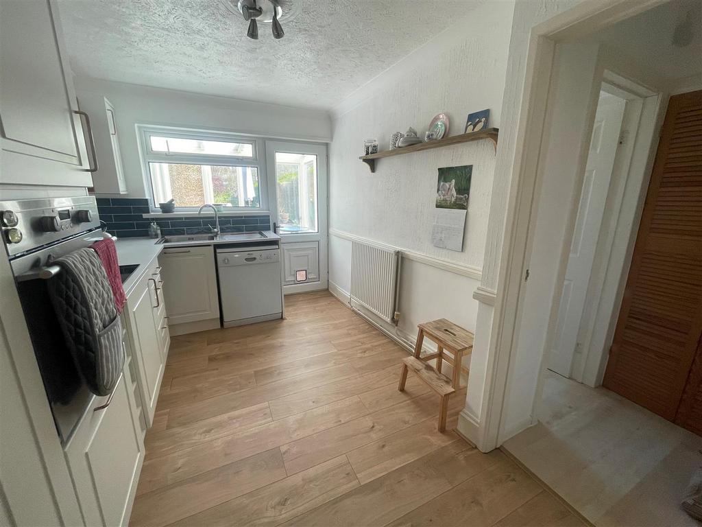 Kitchen: