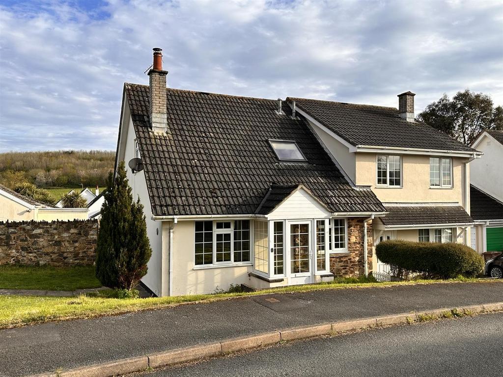 Gratton Drive, Chillington, Kingsbridge 3 bed semidetached house for
