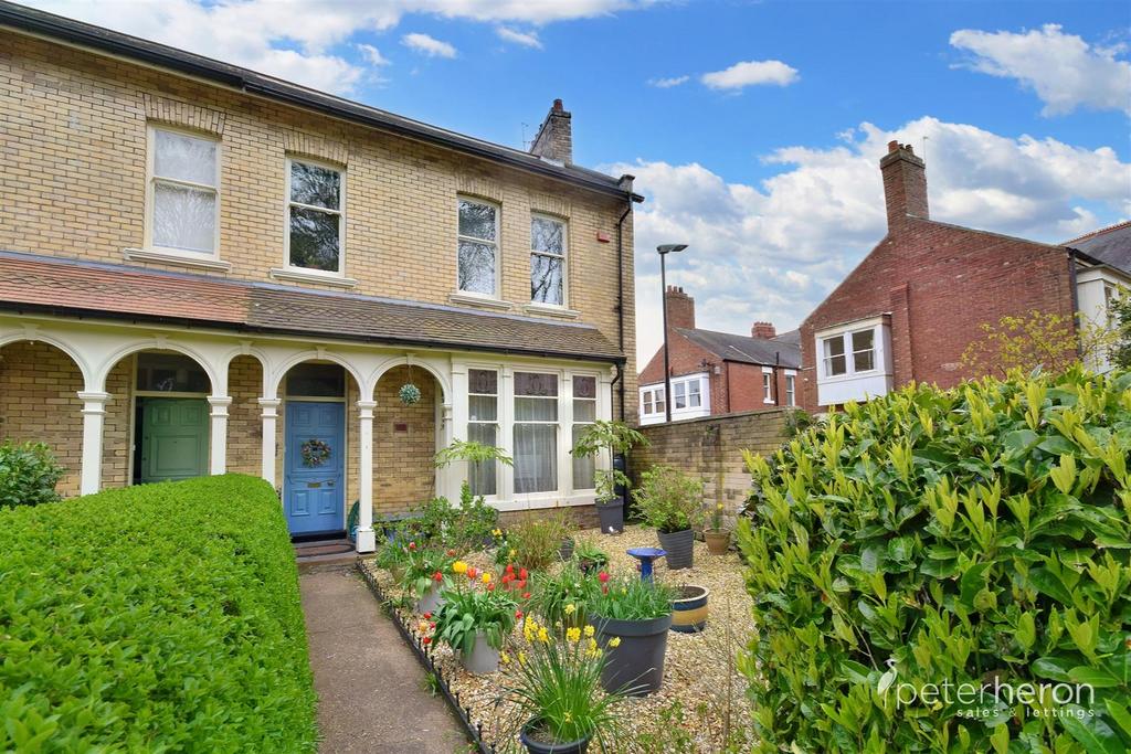 Valebrooke Gardens, Ashbrooke, Sunderland 4 bed end of terrace house