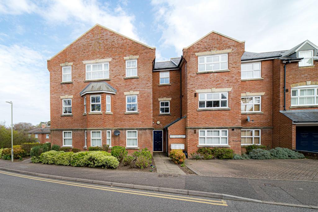 Gardeners Place, Chartham, CT4 2 bed apartment for sale £180,000