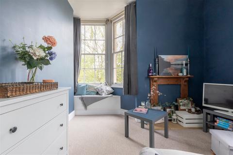 Flat 4, 20 Clarence Square, Cheltenham, GL50 4JP