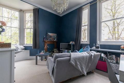 Flat 4, 20 Clarence Square, Cheltenham, GL50 4JP