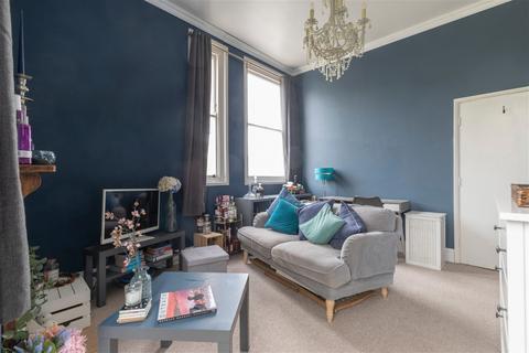 Flat 4, 20 Clarence Square, Cheltenham, GL50 4JP