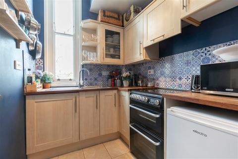 Flat 4, 20 Clarence Square, Cheltenham, GL50 4JP