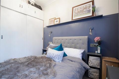 Flat 4, 20 Clarence Square, Cheltenham, GL50 4JP