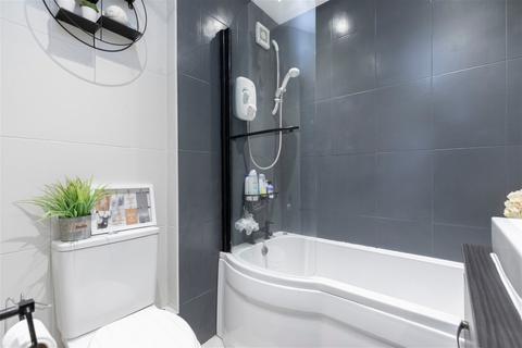 Flat 4, 20 Clarence Square, Cheltenham, GL50 4JP