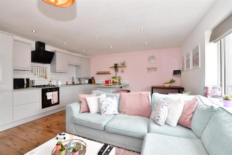 1 bedroom flat for sale, Taylor Close, Tonbridge, Kent