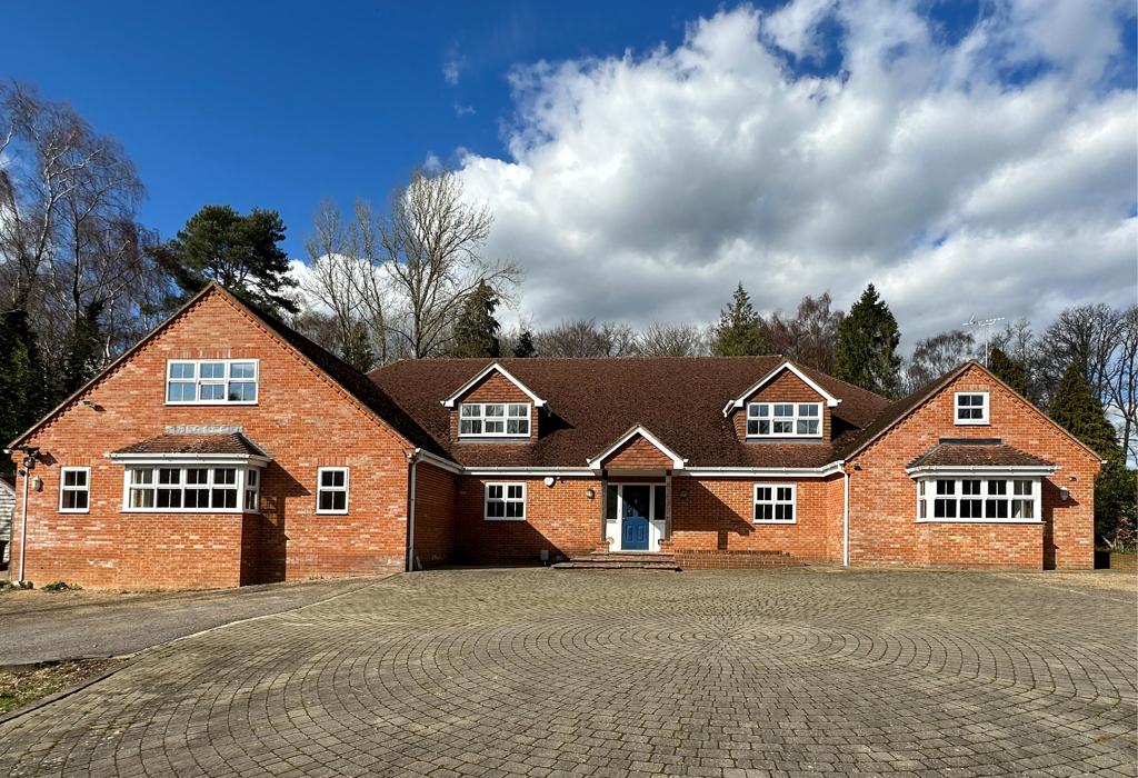 Deadmoor Lane, Burghclere, Newbury, Berkshire 8 bed detached house for