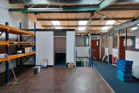 Warehouse to rent, Unit 5 Rutherford Way Industrial Estate, Crawley, RH10 9LN