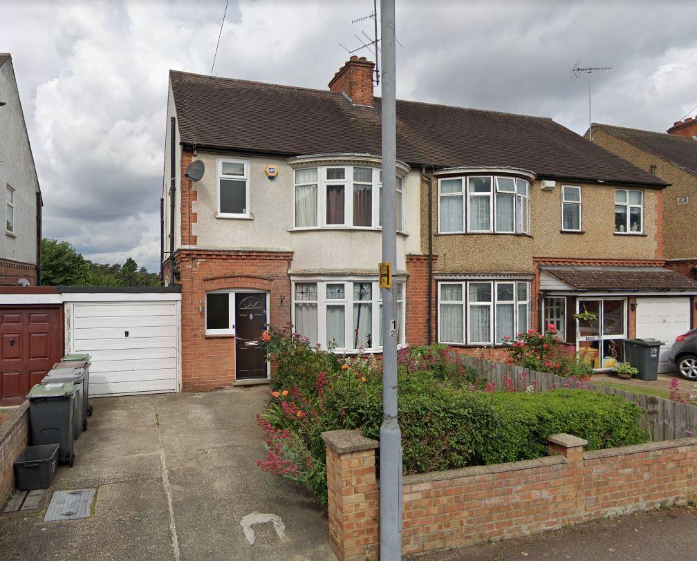 Wardown Crescent Luton LU2 7JT 4 bed semidetached house £1,600 pcm
