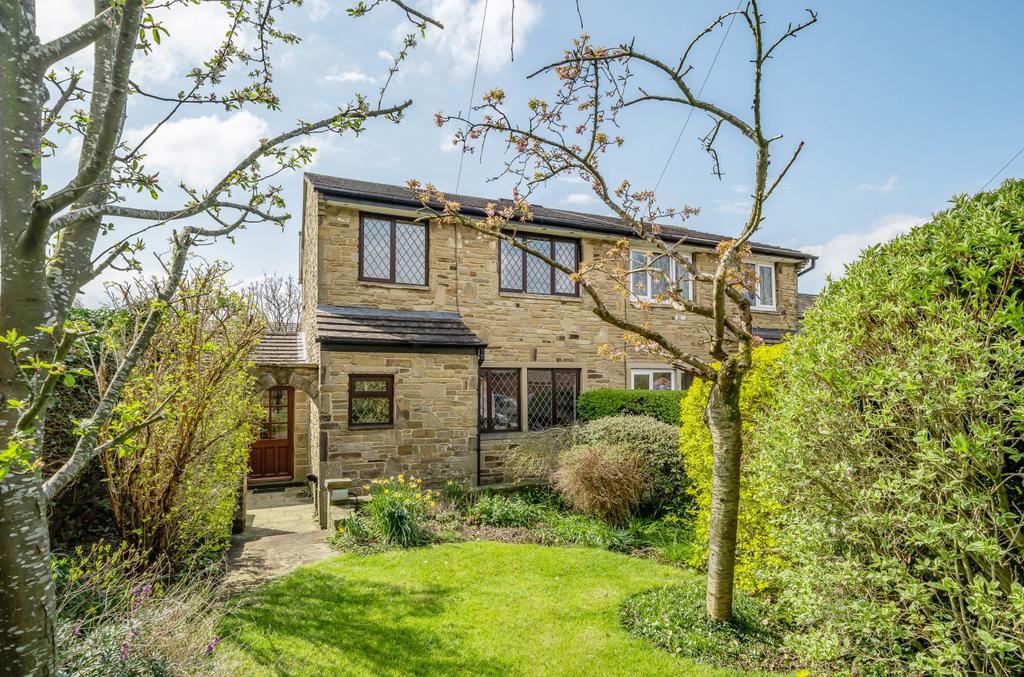 College Court, Bradley, Keighley... 3 bed end of terrace house £275,000