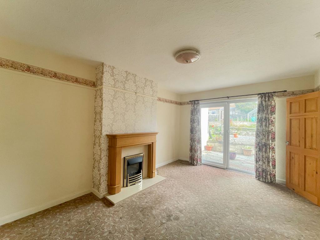 Heol Y Plas, Fforest, Pontarddulais... 2 bed semidetached bungalow £