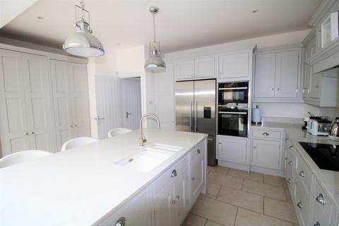 59 Howard Road, Upminster, RM14 2UE