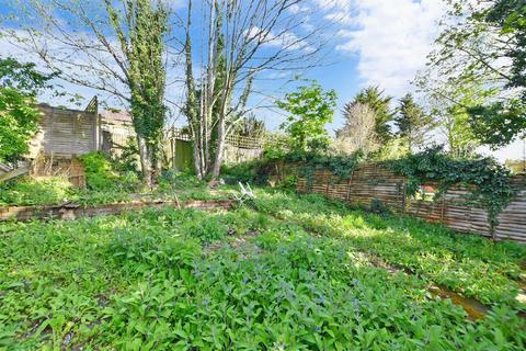 138 Kingsdown Avenue, South Croydon, CR2 6QR