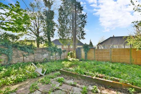 138 Kingsdown Avenue, South Croydon, CR2 6QR