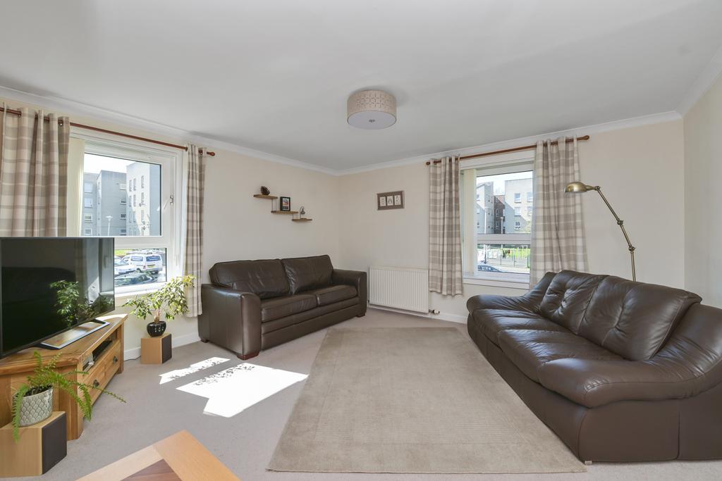 Flat 6, 5, Kingsknowe Court... 2 bed flat £145,000