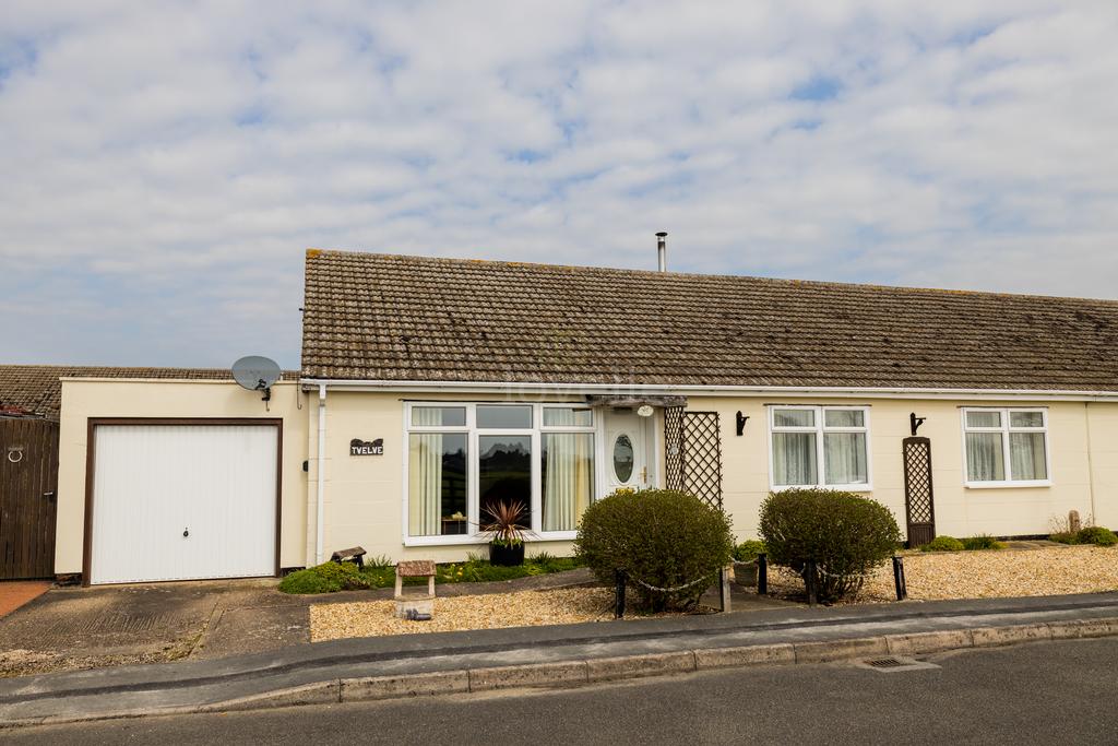 Avenue B, Upton DN21 3 Bed Semi-detached Bungalow For Sale - £185,000