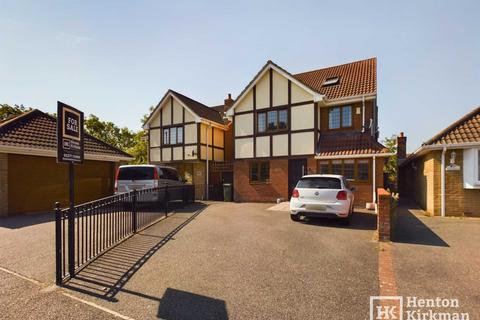 5 bedroom detached house for sale, Church Road, Laindon