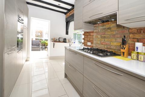 18 Bingham Road, Croydon, CR0 7EB