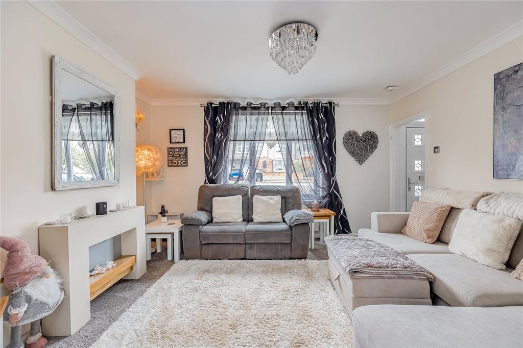 Luton Road, Toddington, Bedfordshire, LU5 2 bed terraced house for sale £375,000