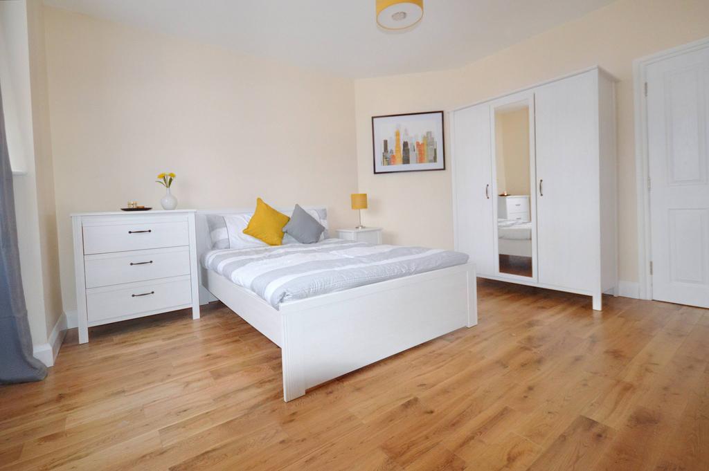 Old Oak Road, London W3 1 bed in a flat share £925 pcm (£213 pw)