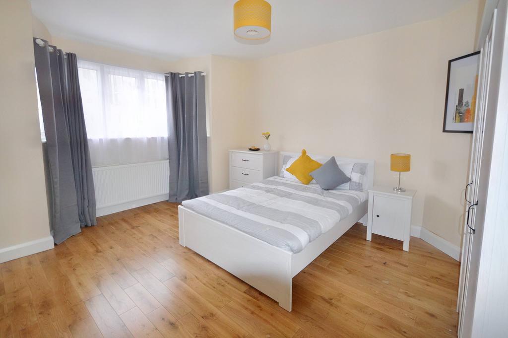 Old Oak Road, London W3 1 bed in a flat share £925 pcm (£213 pw)