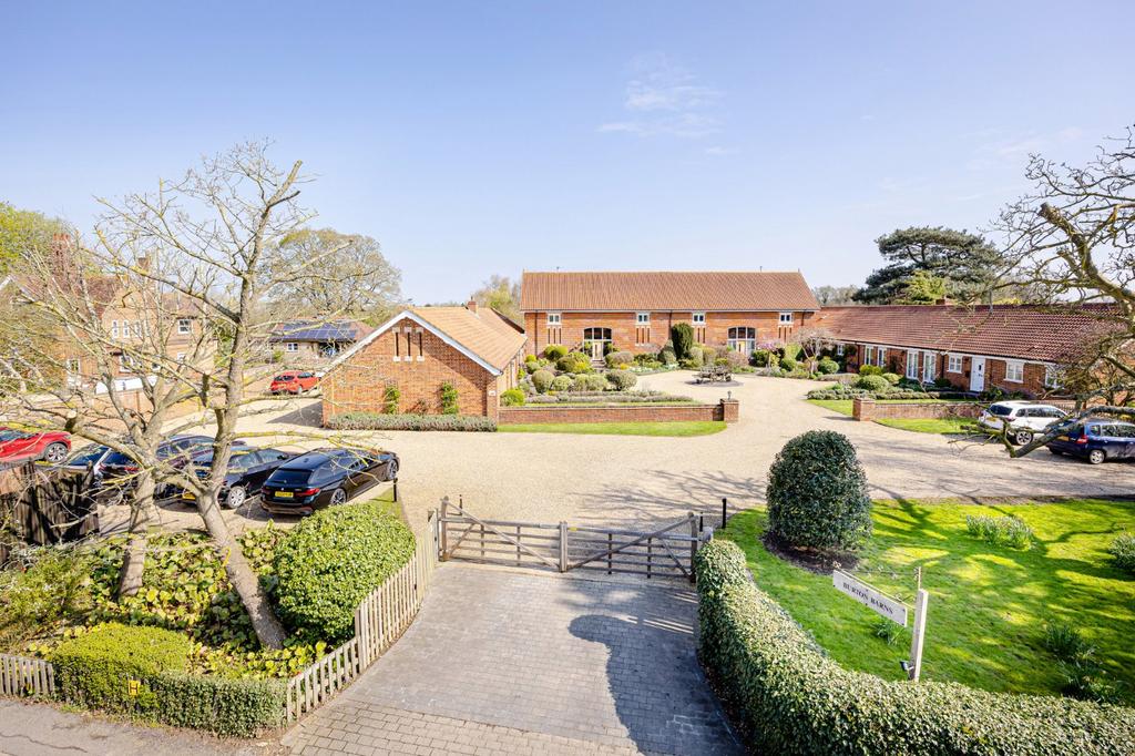 Burton End, Stansted, Essex, CM24 4 bed link detached house for sale