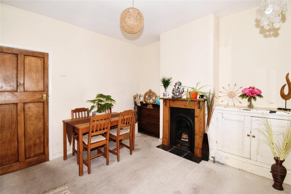 Cavendish Road, Leicester, Leicestershire, LE2 2 bed terraced house for