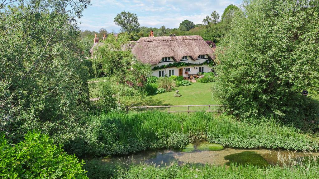 Weston, Newbury, Berkshire 3 bed detached house for sale £935,000