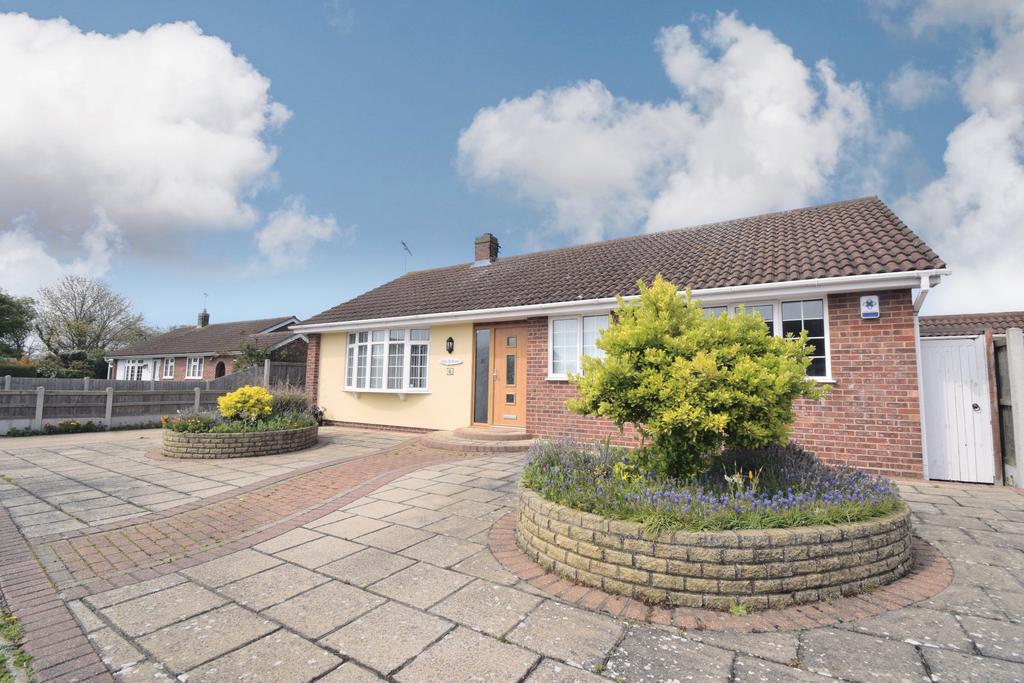 Walton on the Naze CO14 3 bed bungalow for sale £415,000