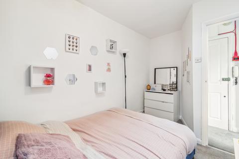 1 bedroom flat to rent, Shepherds Bush Road, Kensington, London