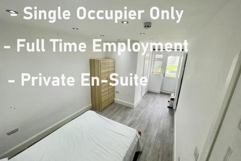 1 bedroom in a house share to rent - Blawith Road, Harrow