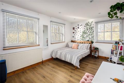 30 Holcroft Road, London, E9 7BA