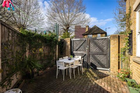 30 Holcroft Road, London, E9 7BA