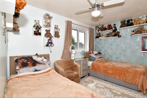 55 North Bank Close, Rochester, ME2 2NL