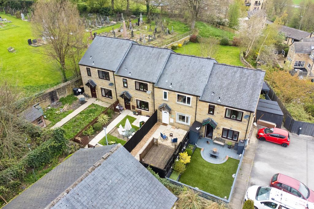 Chapel Close, Holywell Green, HX4 3 bed terraced house for sale £190,000