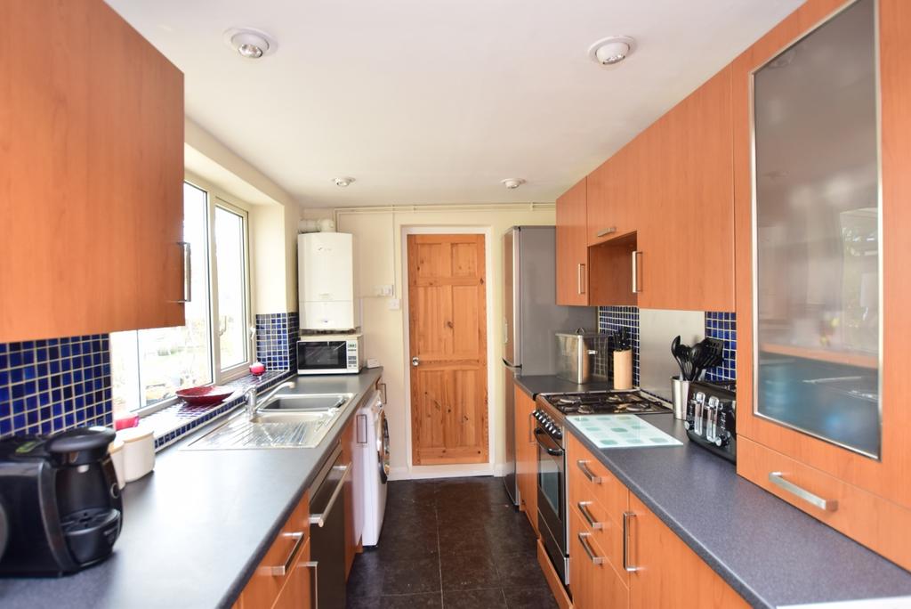 Seaview Road Gillingham ME7 3 bed semidetached house £1,200 pcm (£