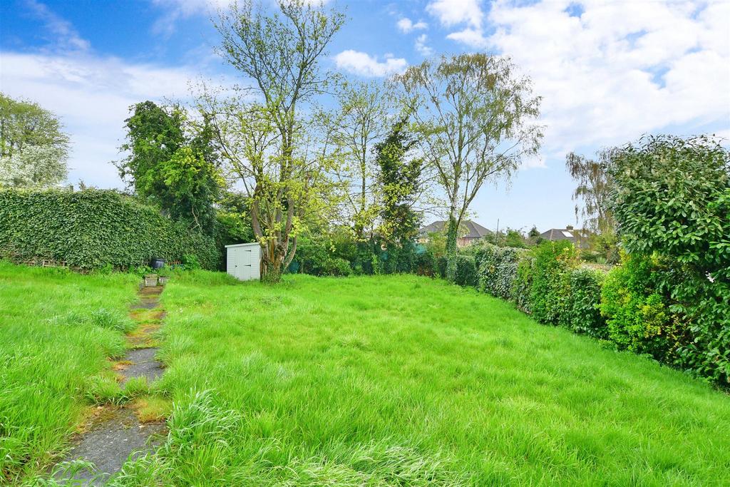 Rolvenden Road, Wainscott, Rochester, Kent 3 bed semidetached house