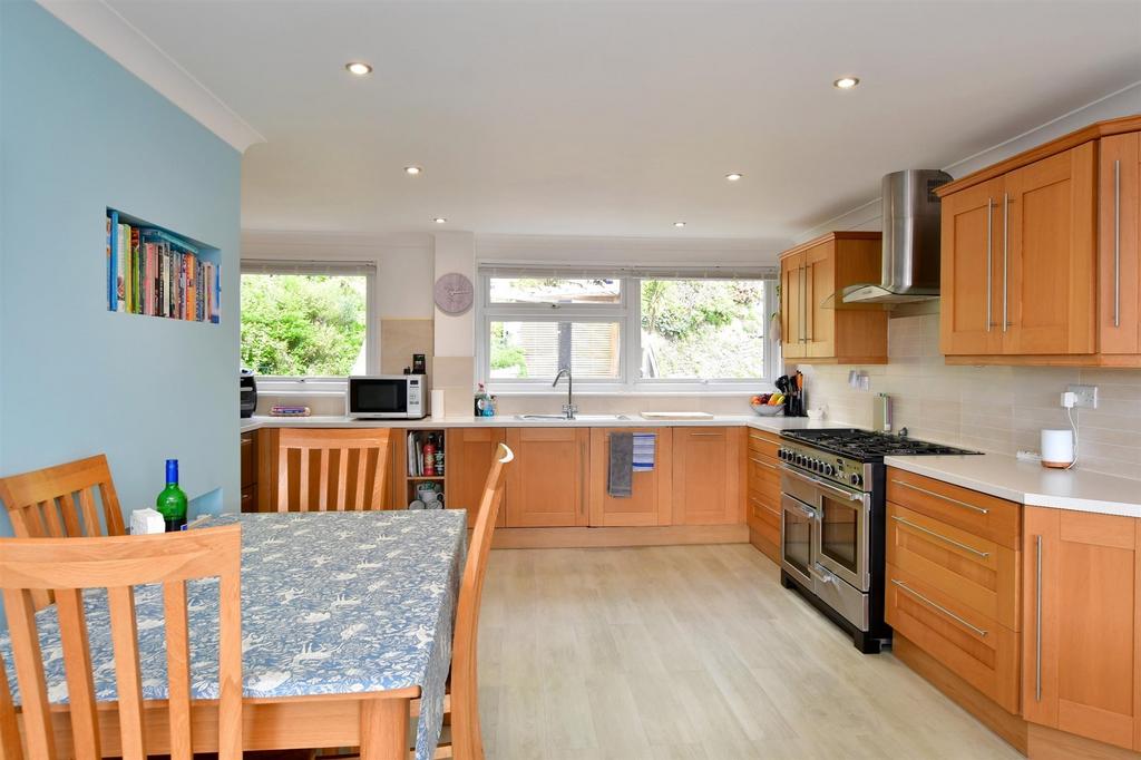 Kitchen/ Dining Area