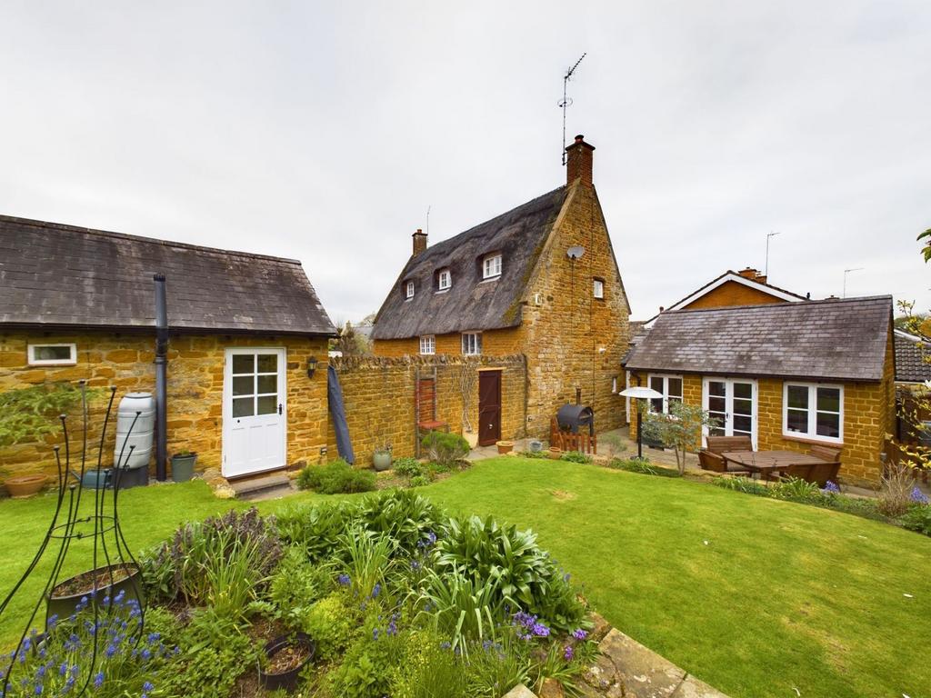 Church Lane, Kislingbury, Northampton NN7 4AD 4 bed cottage for sale