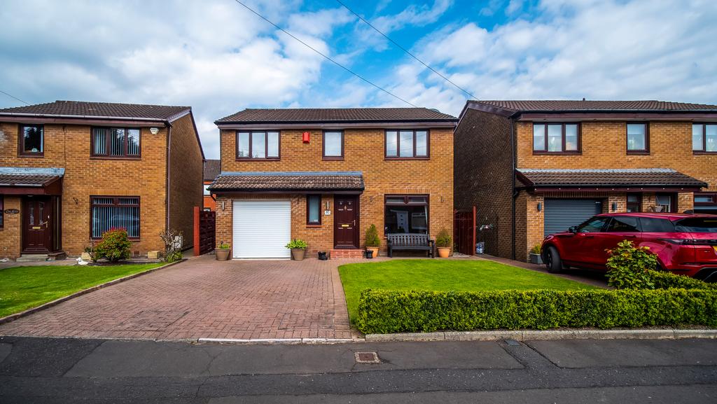 Lyoncross Avenue, Barrhead G78 4 bed detached house - £270,000