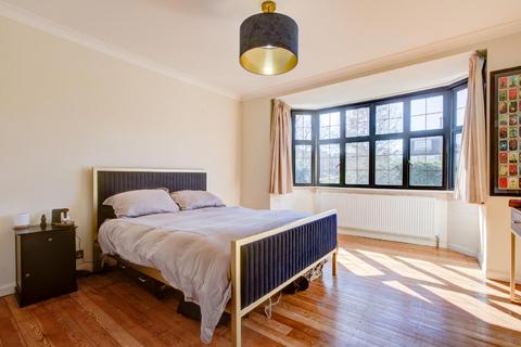 31 Somertrees Avenue, London, SE12 0BS