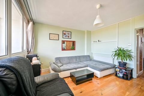 3 bedroom flat for sale, Phipps Bridge Road, Mitcham, London, CR4
