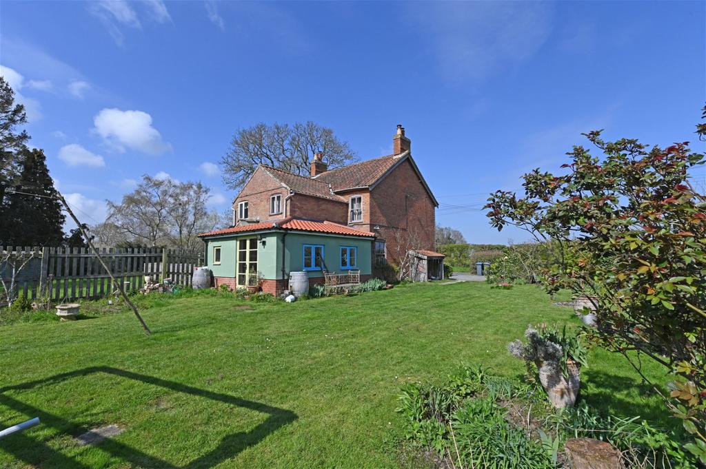 Theberton, Nr Heritage Coast, Suffolk 3 bed semidetached house for