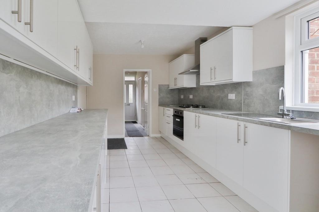 Caledon Close, Hull, HU9 4EH 2 bed end of terrace house £105,000