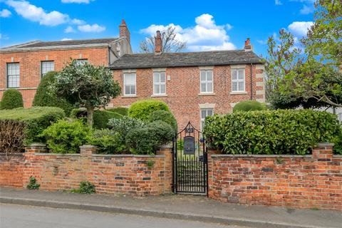 3 bedroom terraced house for sale, Lower Lane, Little Gomersal, Cleckheaton, BD19