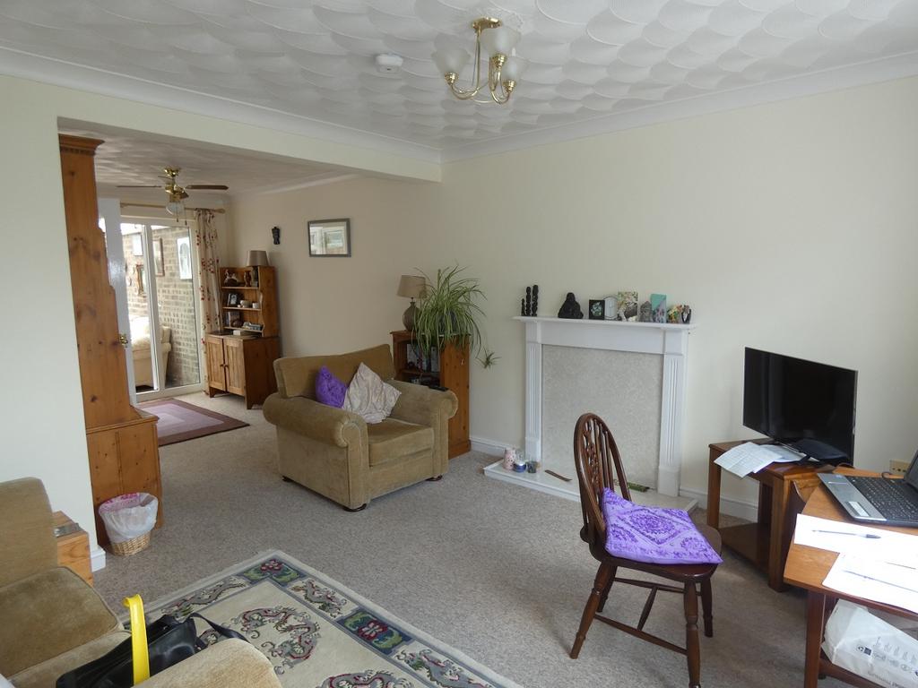 Woodlands Drive, Thetford, IP24 1JU 3 bed semidetached house for sale